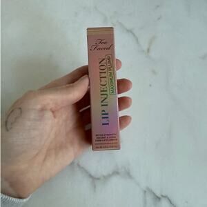 Too Faced Lip Injection Maximum Plump  0.14 oz Honey Bear